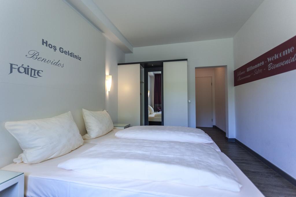 Hotel Fliegendes Klassenzimmer Бад-Берлебург Экстерьер фото