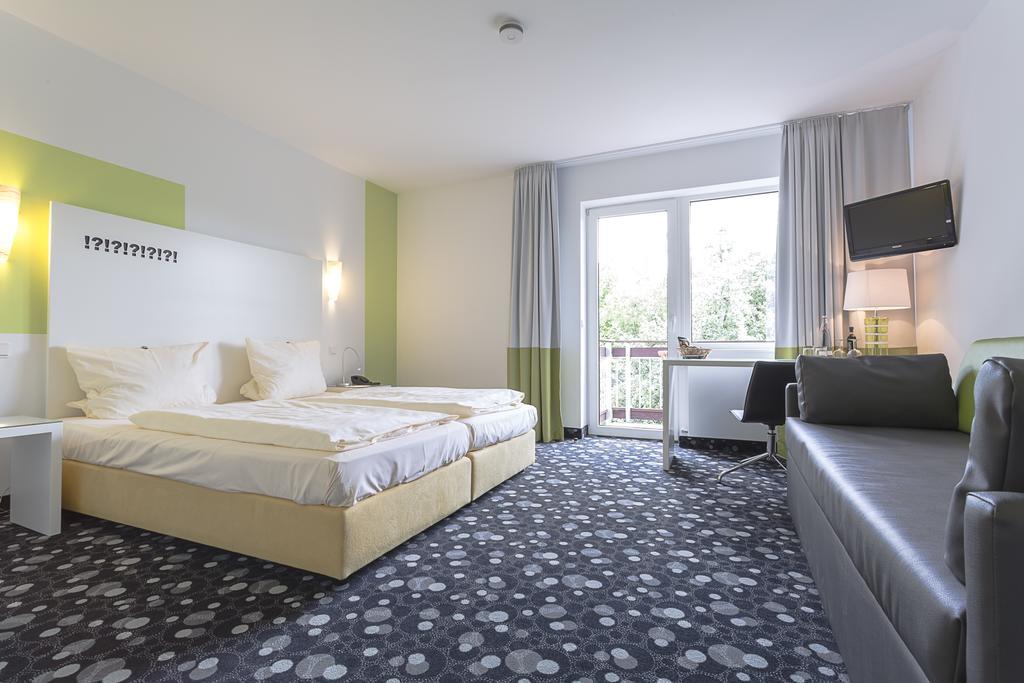 Hotel Fliegendes Klassenzimmer Бад-Берлебург Экстерьер фото