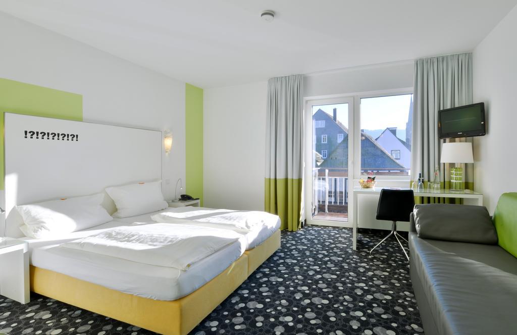 Hotel Fliegendes Klassenzimmer Бад-Берлебург Экстерьер фото