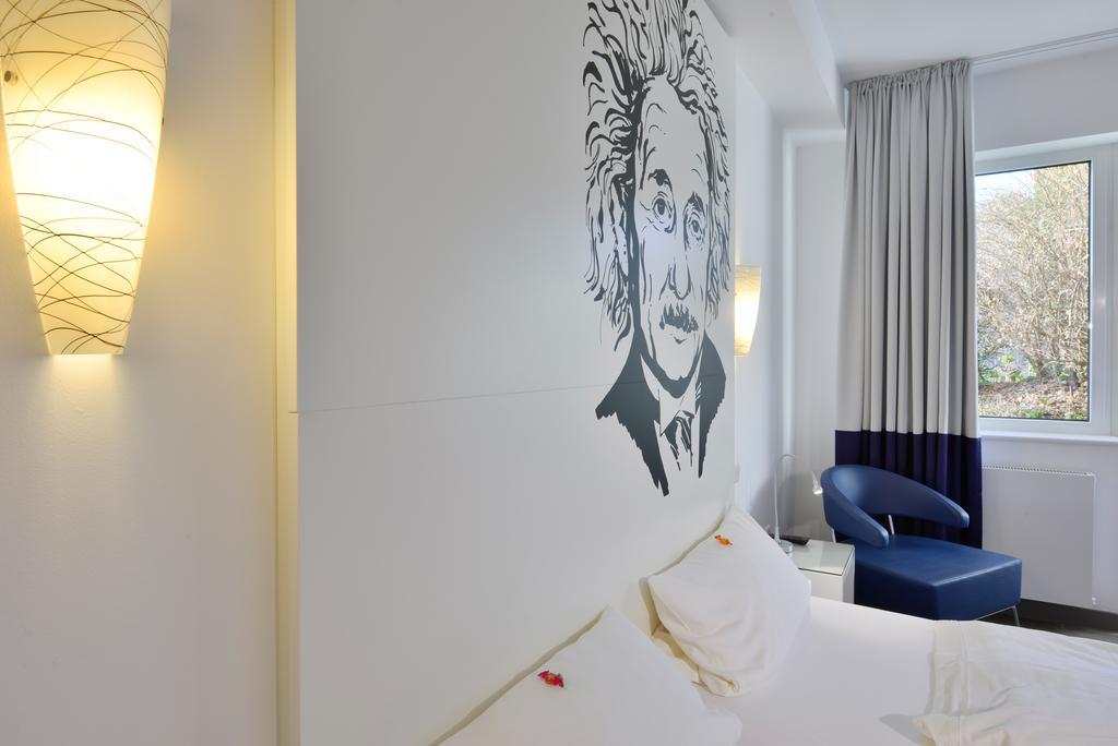 Hotel Fliegendes Klassenzimmer Бад-Берлебург Экстерьер фото
