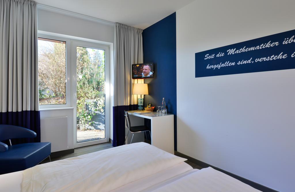 Hotel Fliegendes Klassenzimmer Бад-Берлебург Экстерьер фото