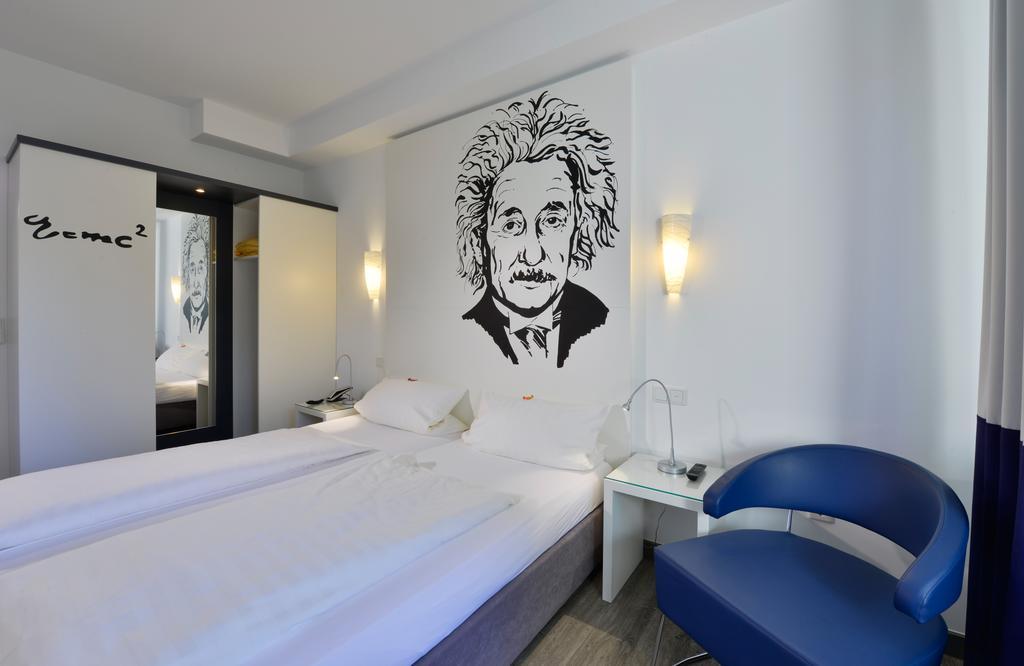 Hotel Fliegendes Klassenzimmer Бад-Берлебург Экстерьер фото