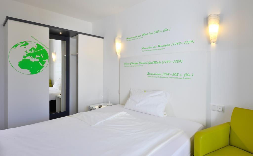 Hotel Fliegendes Klassenzimmer Бад-Берлебург Экстерьер фото